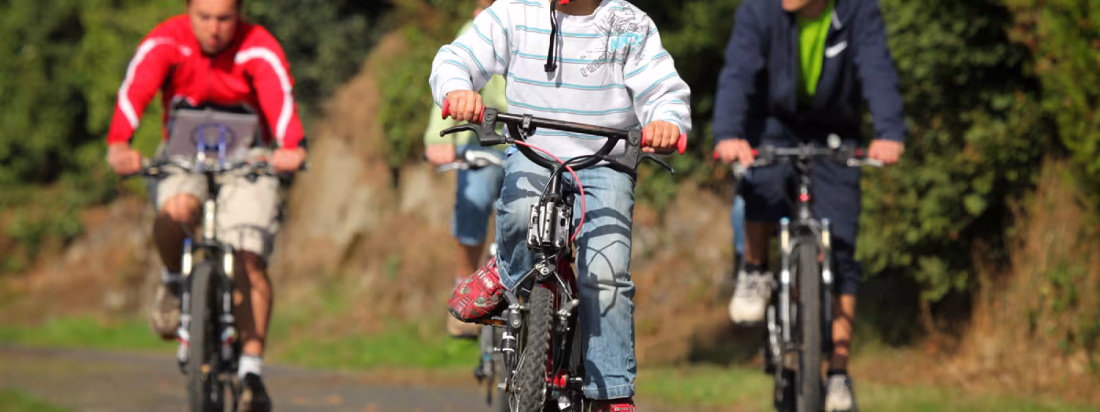 Route de Cahagnes à vélo en famille