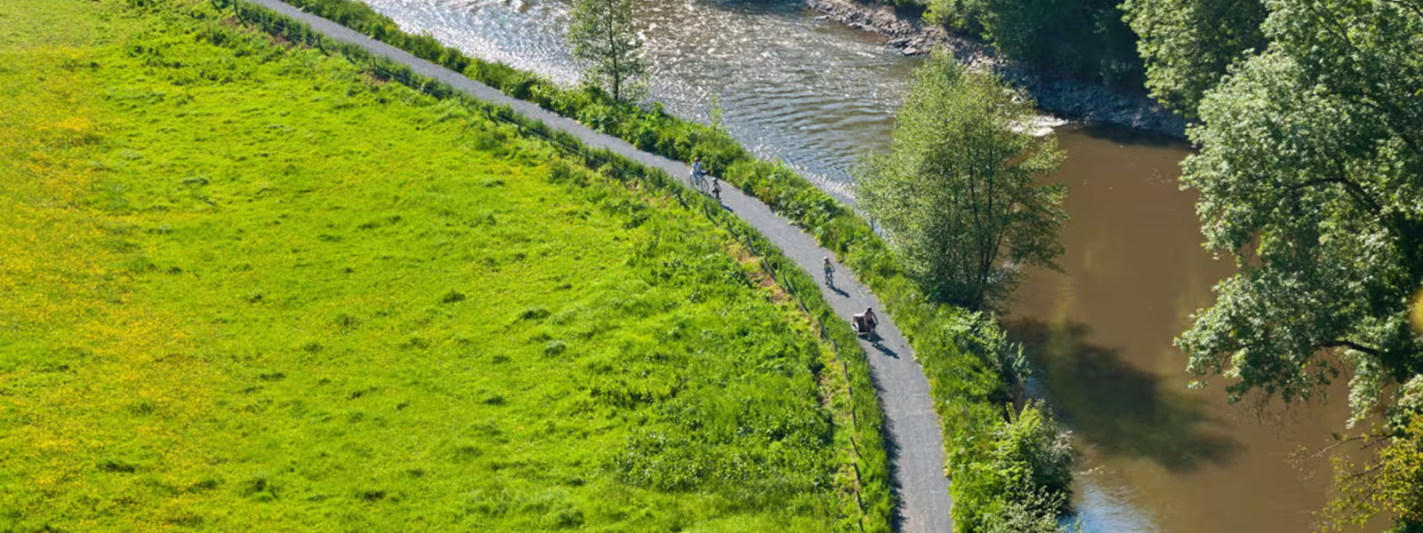 Vue aérienne de la Vallée de la Vire à vélo