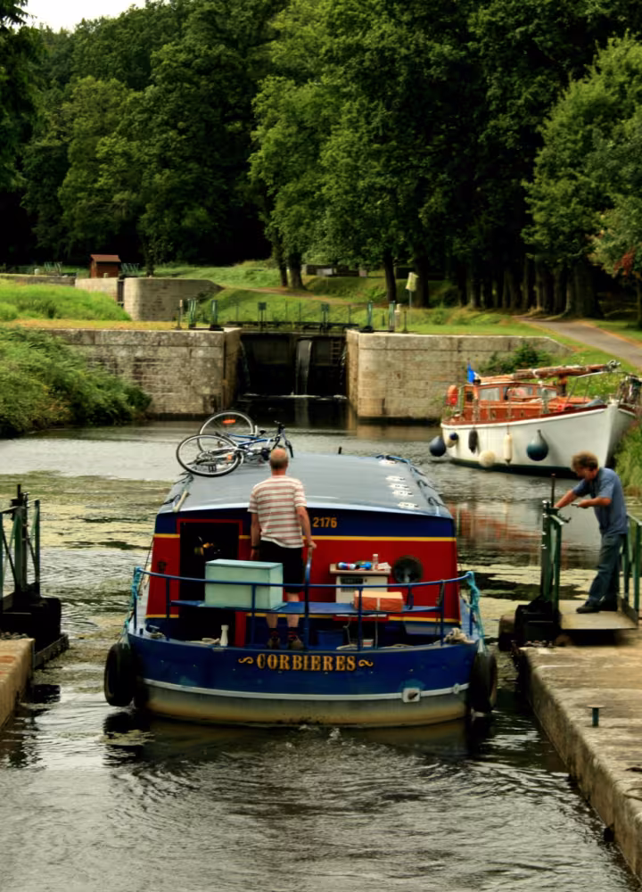 Hilvern sharing station on the Nantes to Brest Canal