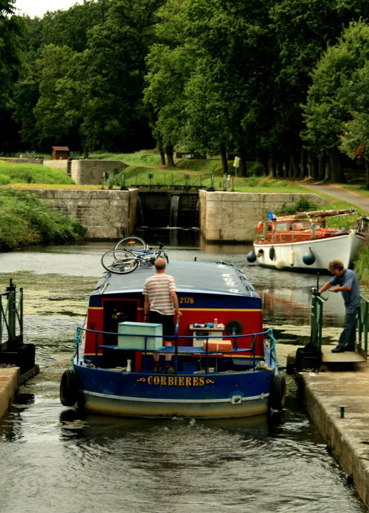 Hilvern sharing station on the Nantes to Brest Canal