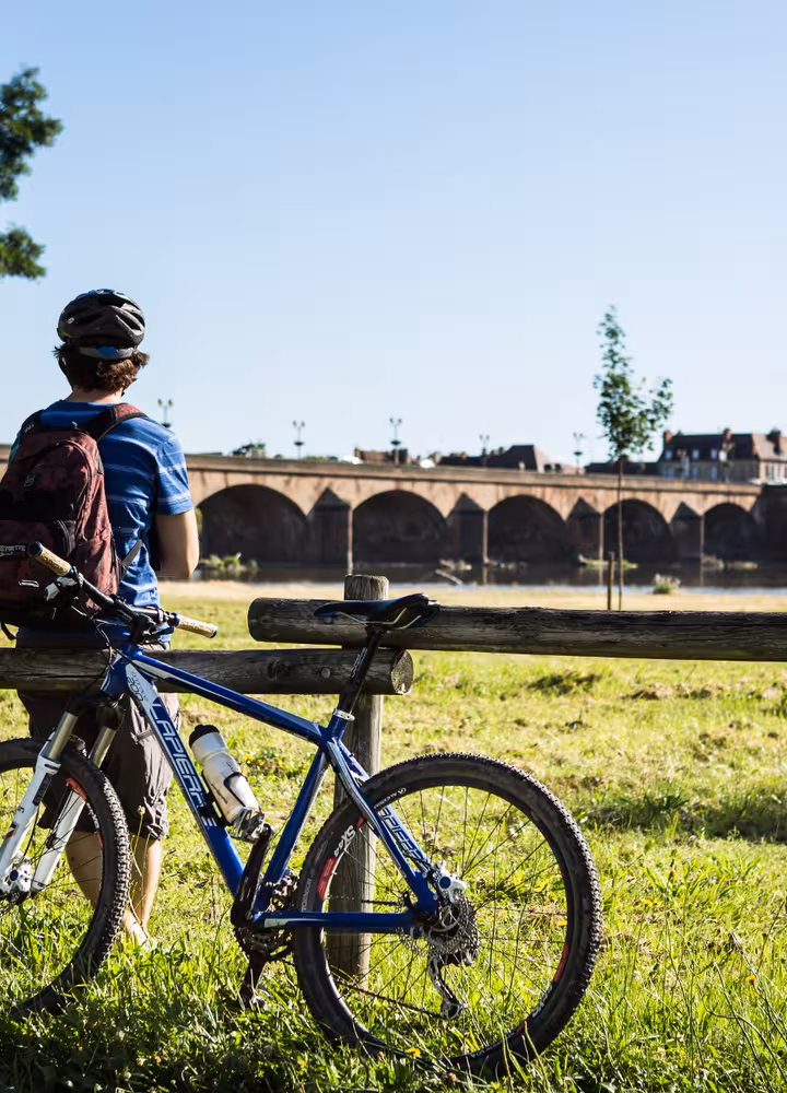 Bord de l'Allier à VTT au départ de Moulins