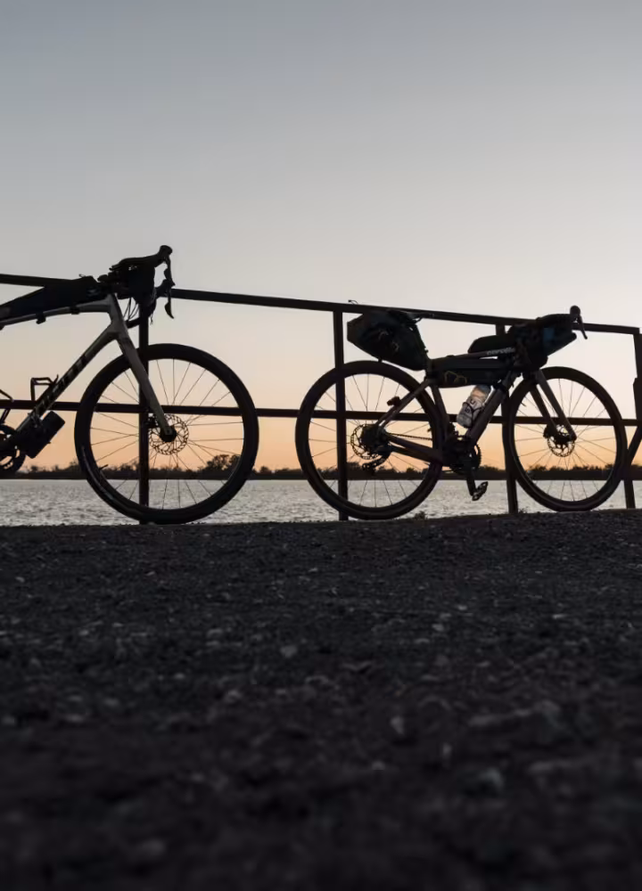 Coucher de soleil sur ViaRhôna à Port Saint Louis du Rhône - Gravel