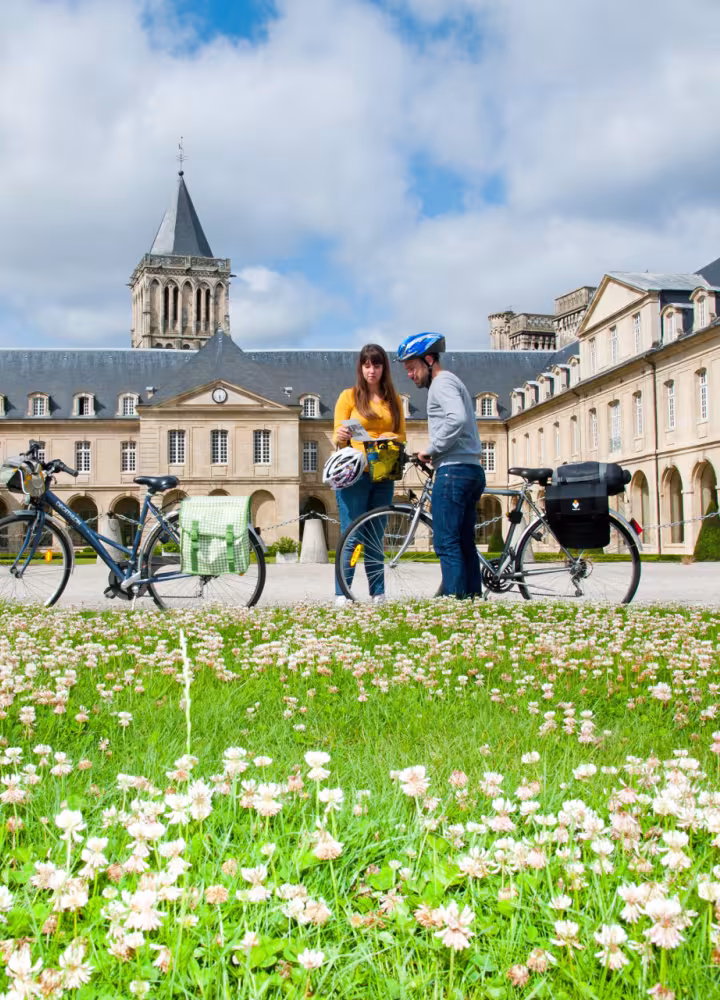 L'Abbaye aux Hommes à Caen - La Vélo Francette