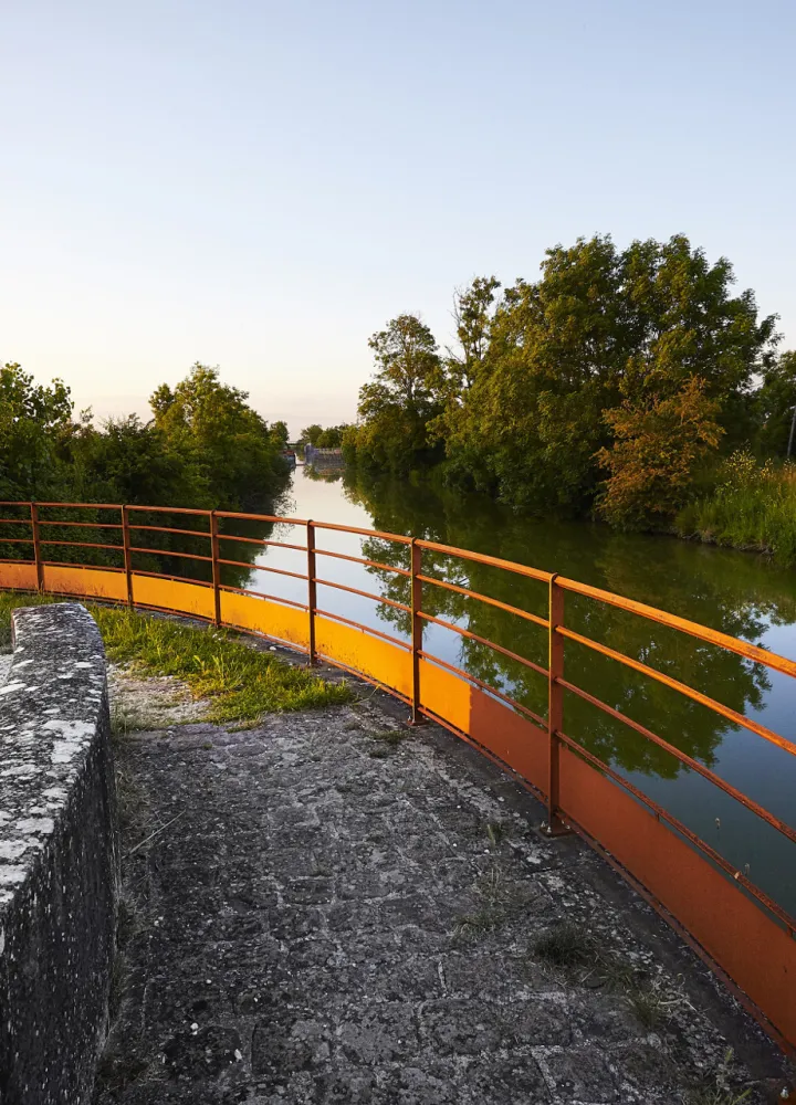 Canal de Marans à la Rochelle à vélo