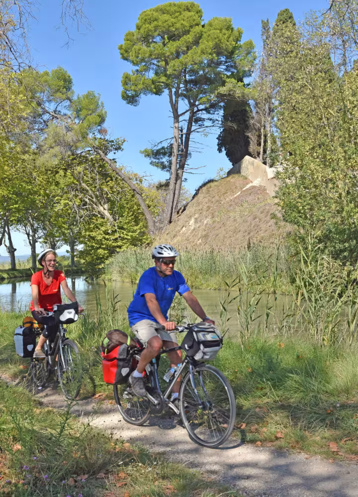 Cyclists on the Canal du Midi greenway by bike to Poilhes
