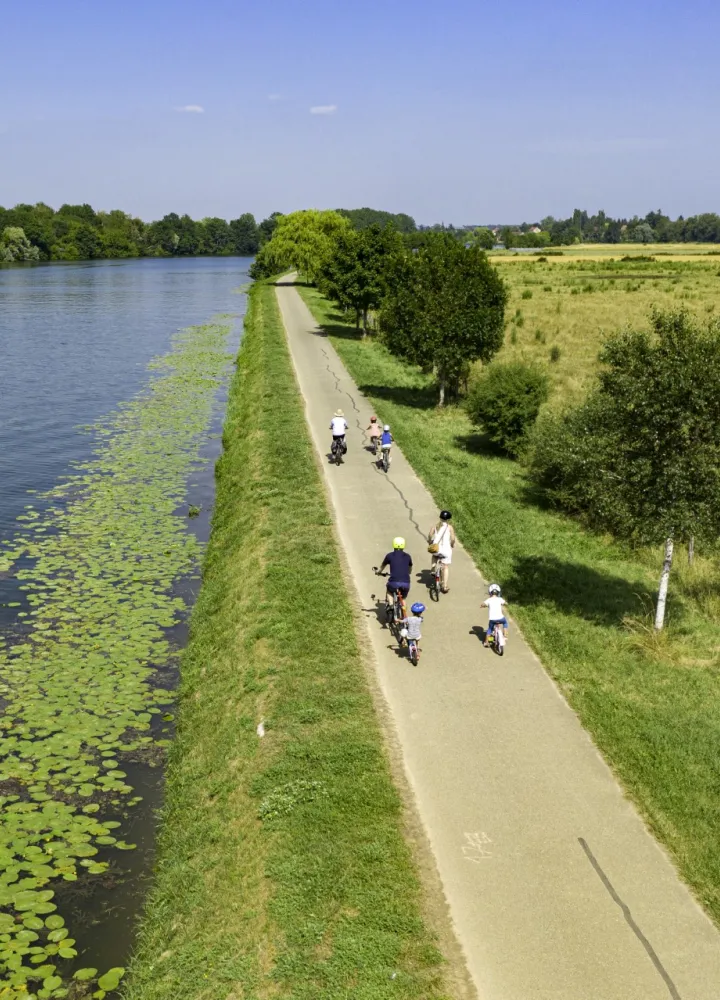 Sur la Voie Bleue en arrivant à Saint-Jean-de-Losne