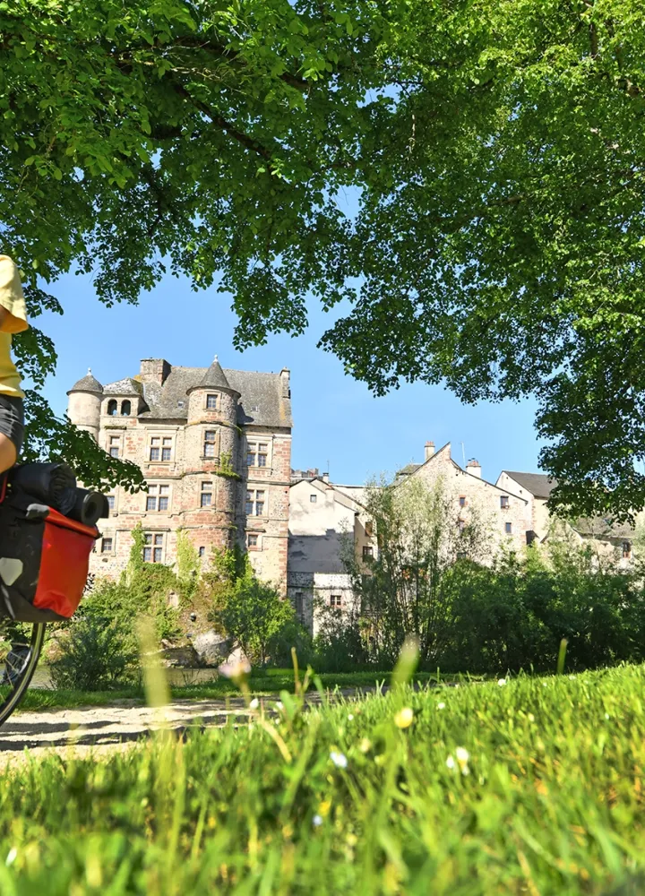 Espalion sur la Vallée du Lot à vélo