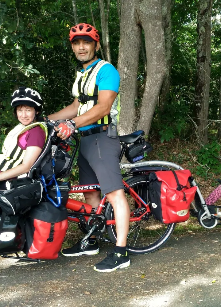 Famille Poussin en tandem Pino