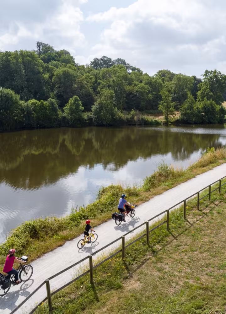 Sur la voie verte du chemin de halage en Mayenne 