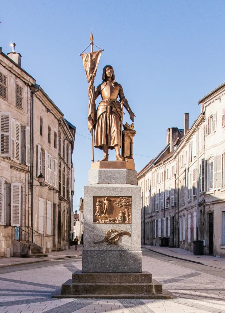 Place Jeanne d'Arc à Neufchâteau