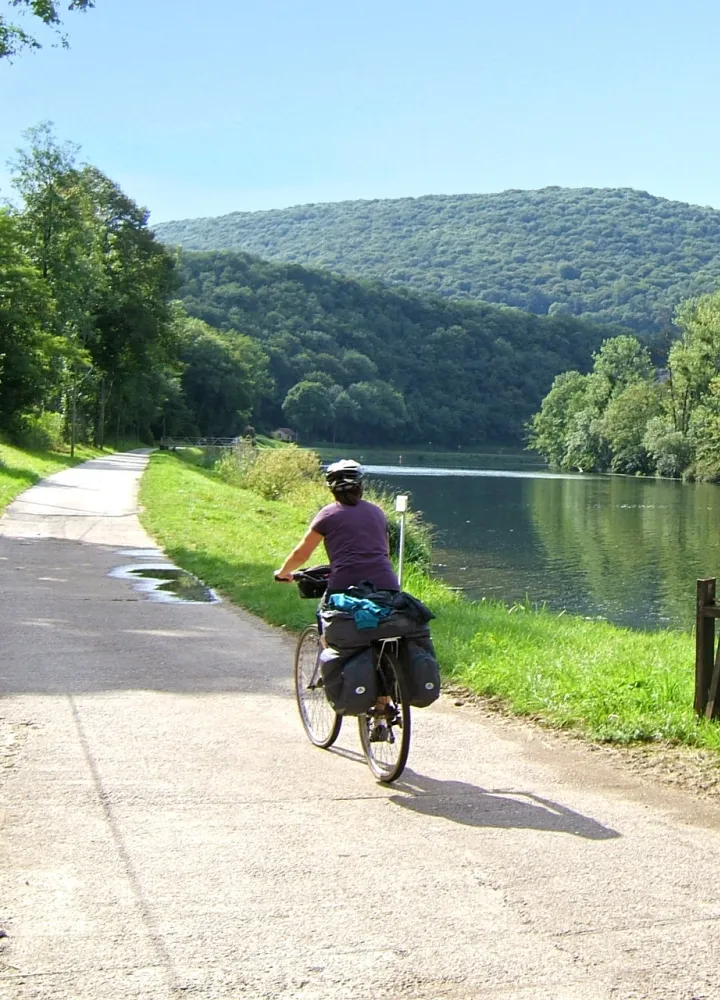 Follow the Doubs' bends by bike