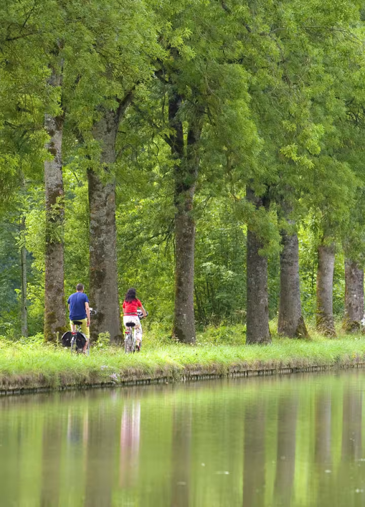 Le canal de Bourgogne à vélo vers La Bussière-sur-Ouche