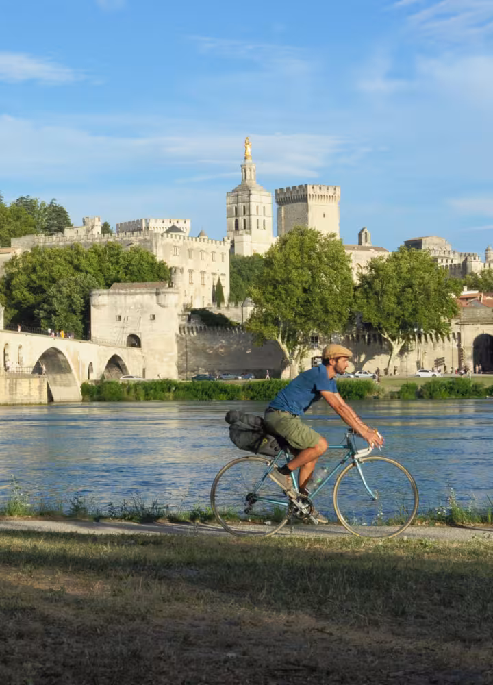 Cyclist on ViaRhôna in front of the Avignon bridge 