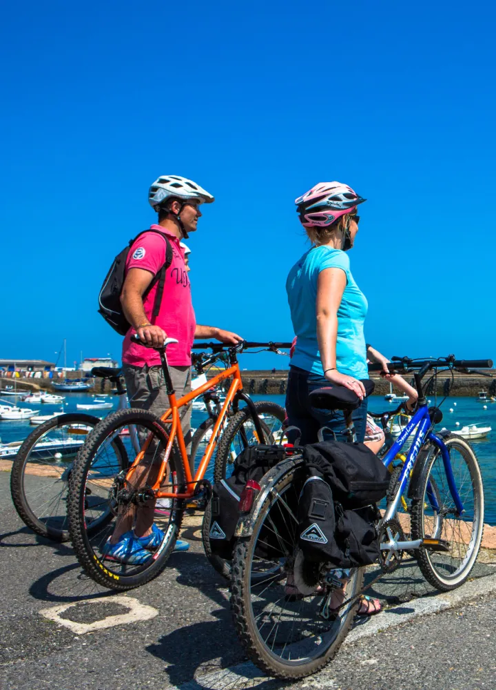 Bike travellers: the arrival in Roscoff - Tour de Manche