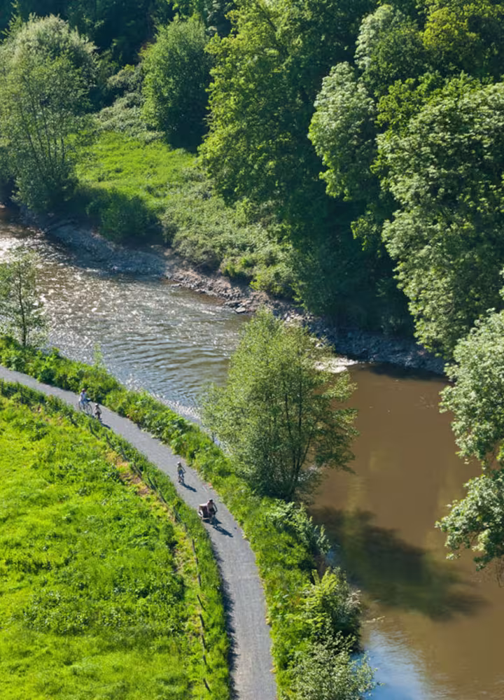 Vue aérienne de la Vallée de la Vire à vélo