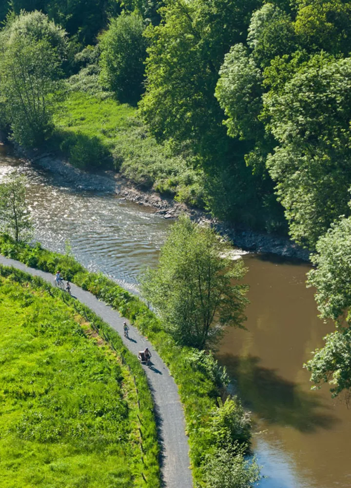 Vue aérienne de la Vallée de la Vire à vélo