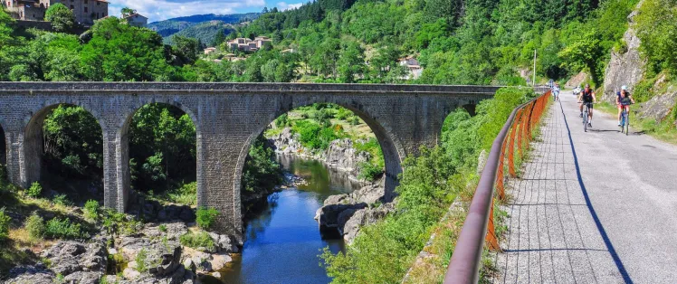 La Dolce Via à vélo en Ardèche avec Safrantours