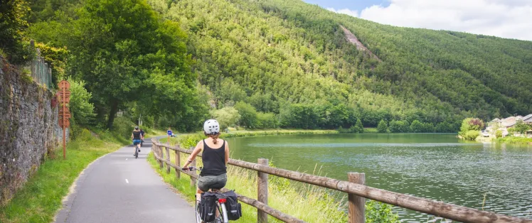 Voie verte sur l'itinéraire de la Meuse à vélo vers Monthermé