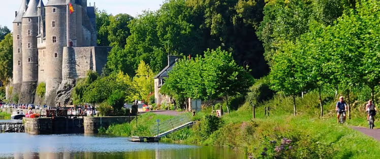Vélo sur le canal de Nantes à Brest
