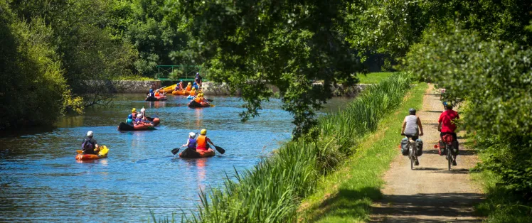 Kayaks and bicycles on the Canal de Nantes in Brest