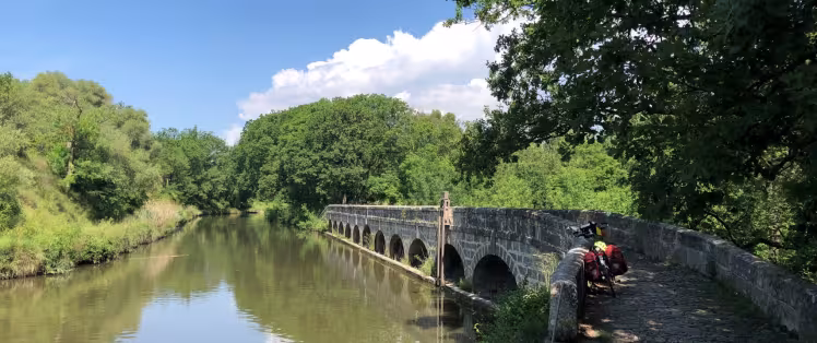 Le pont neuf de la Redorte sur le canal du Midi