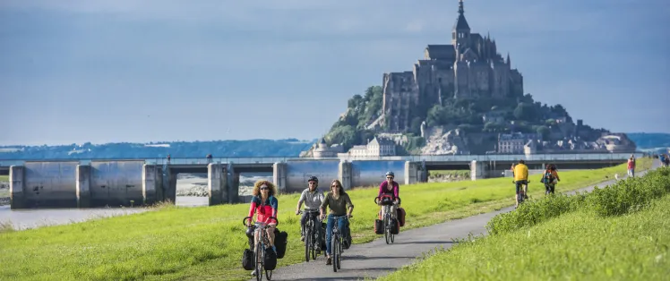 Merveilleuse arrivée au Mont-Saint-Michel à vélo