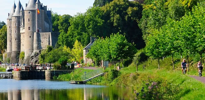 Vélo sur le canal de Nantes à Brest