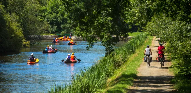 Kayaks and bicycles on the Canal de Nantes in Brest