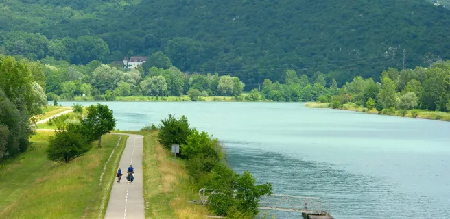 Piste cyclable le long du Rhôna