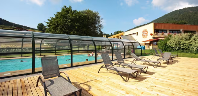 Village club avec piscine couverte et chauffée