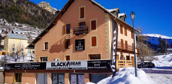 L'hotel sous le soleil et la neige