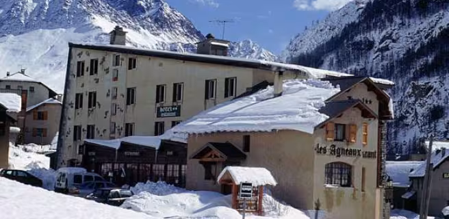 l'hotel sous la neige