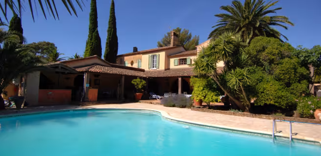 Gîtes avec piscine à La Londe les Maures