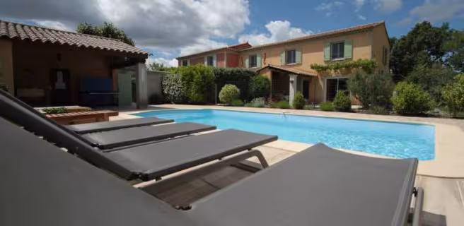 Plage, piscine sécurisée, parc et la villa 
