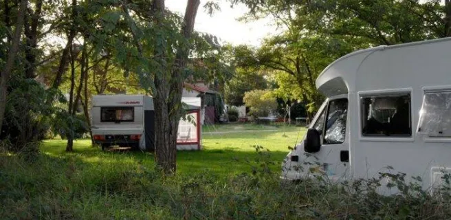 Aire d'accueil et de services sur camping - Domaine du bourg
