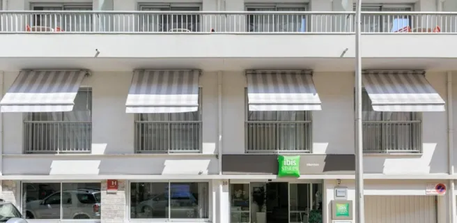 Façade de l'Hôtel Ibis Style Menton Centre