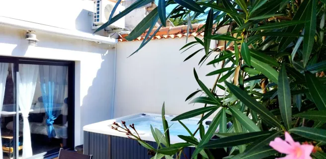 Jaccuzzi sur la terrasse.
