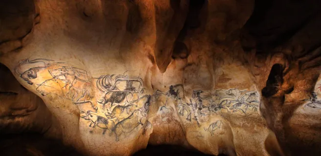 92 animaux en mouvement sont représentés dans le panneau des lions, salle du fond