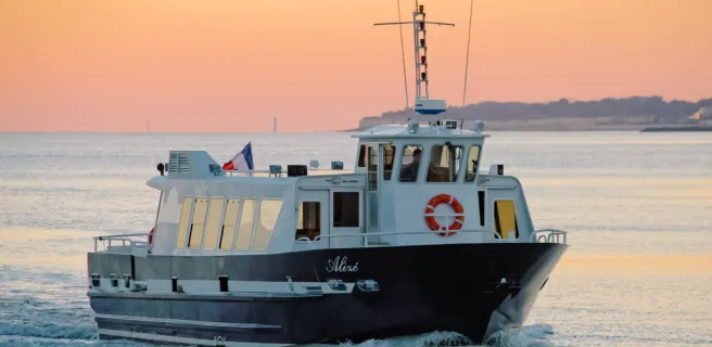 Heading for Fort Boyard, commented cruise - La Rochelle Croisières