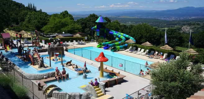 Camping les Charmilles à Darbres