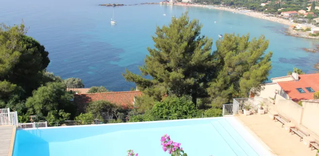 Vue mer et la piscine