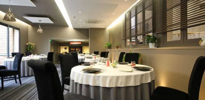 Hôtel-Restaurant Le Dauphin de L'Aigle