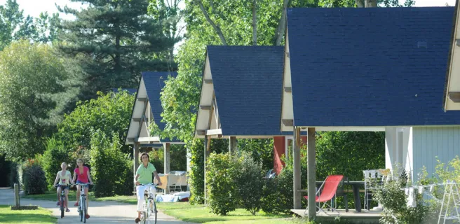 Réparation vélo au camping des rivières