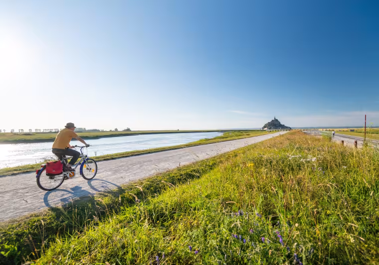 Arrivée à vélo au Mont-Saint-Michel