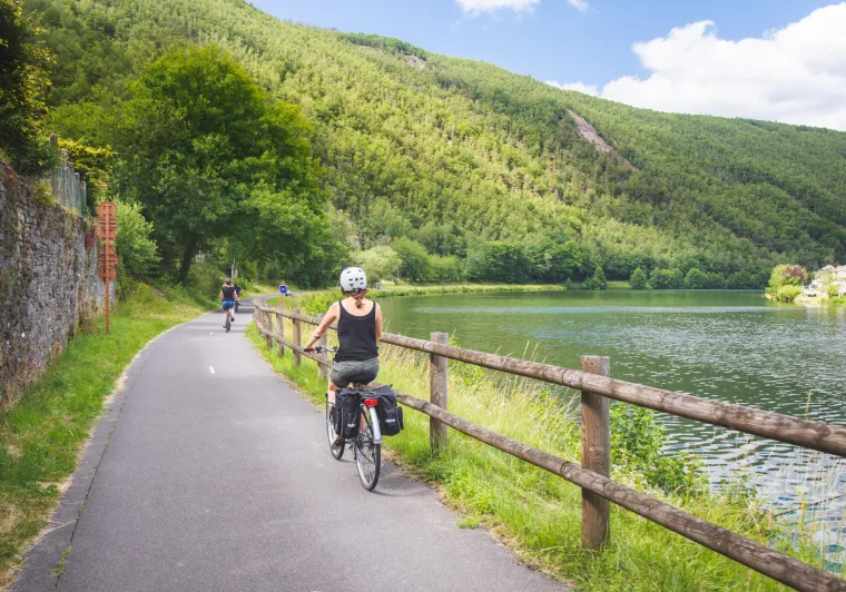 Voie verte sur l'itinéraire de la Meuse à vélo vers Monthermé