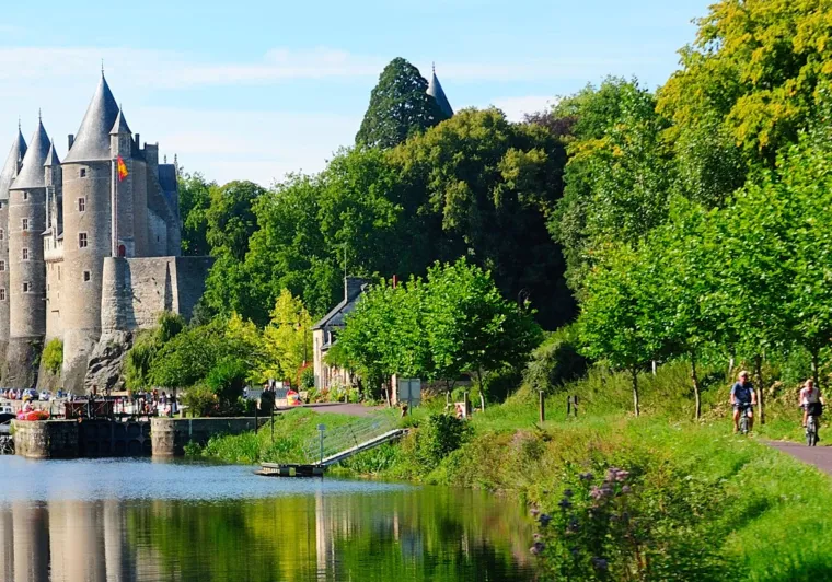 Vélo sur le canal de Nantes à Brest