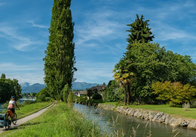 Voie verte à vélo aux abords de Nay -La Vélosud