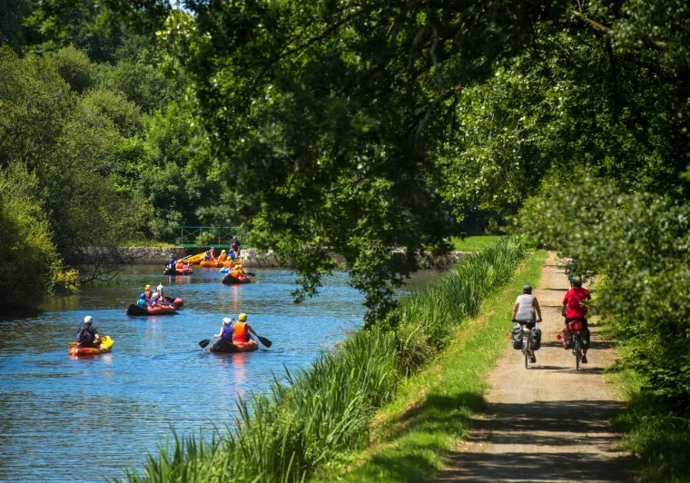Kayaks and bicycles on the Canal de Nantes in Brest