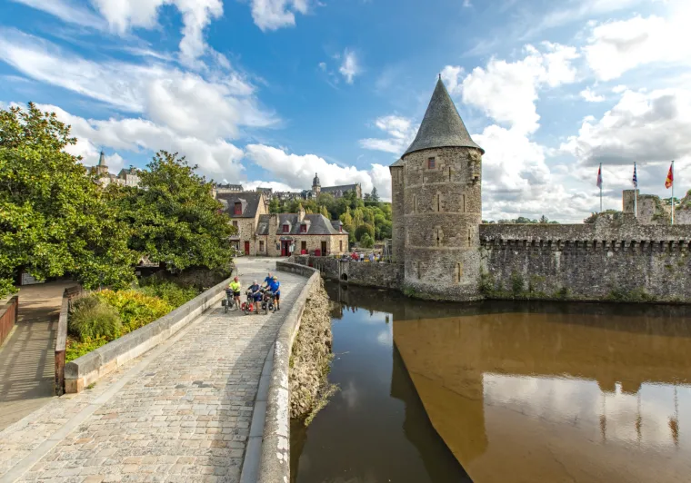 Château de Fougères et douve