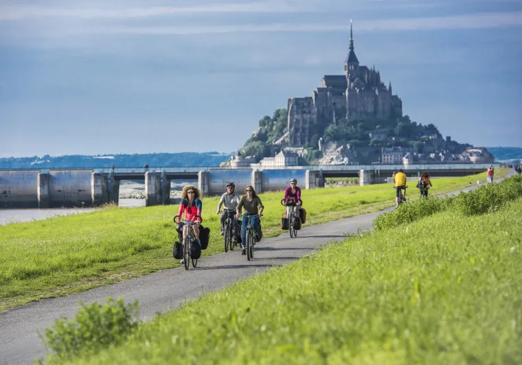 Vélo en famille au Mont St-Michel